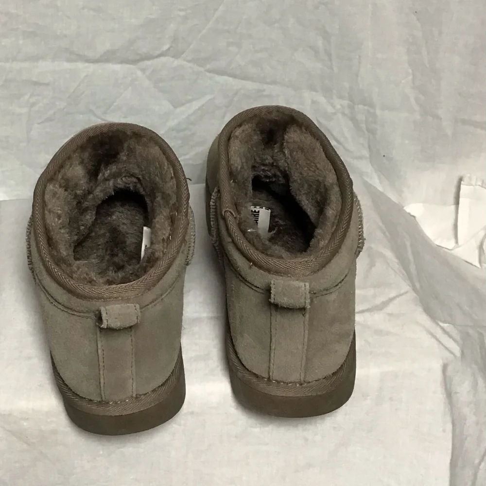 CUSHIONAIRE Suede Classic Mini gray Ankle Boots Sz 8.5